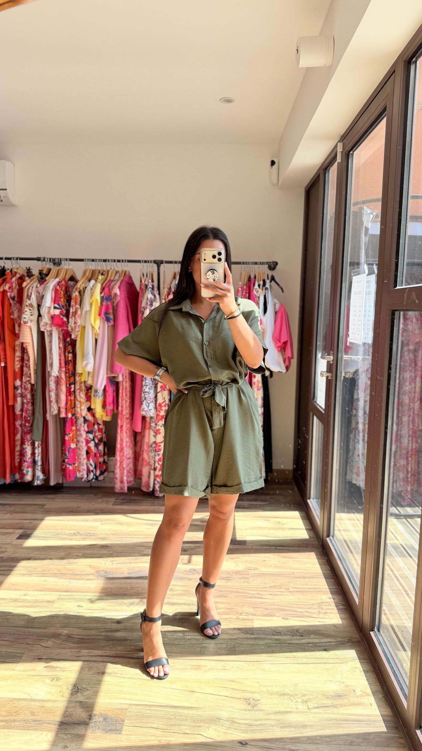 Kaia – Mono short kaki